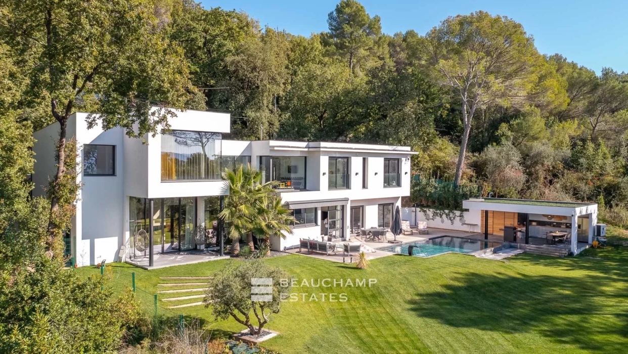 Superb contemporary villa with 5 bedrooms in Mougins Castellaras 2024