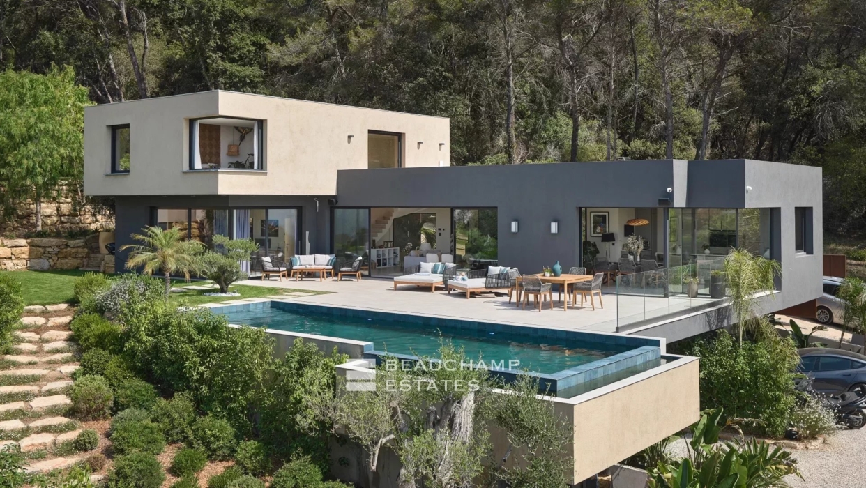 Beautiful contemporary 4-bedroom villa with spacious garden in Mougins 2024