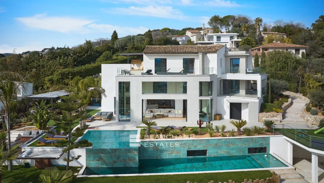 Stunning contemporary 5-bedroom villa nestled in a tranquil neighborhood of Mougins, featuring a pool, spa, and cinema 2024
