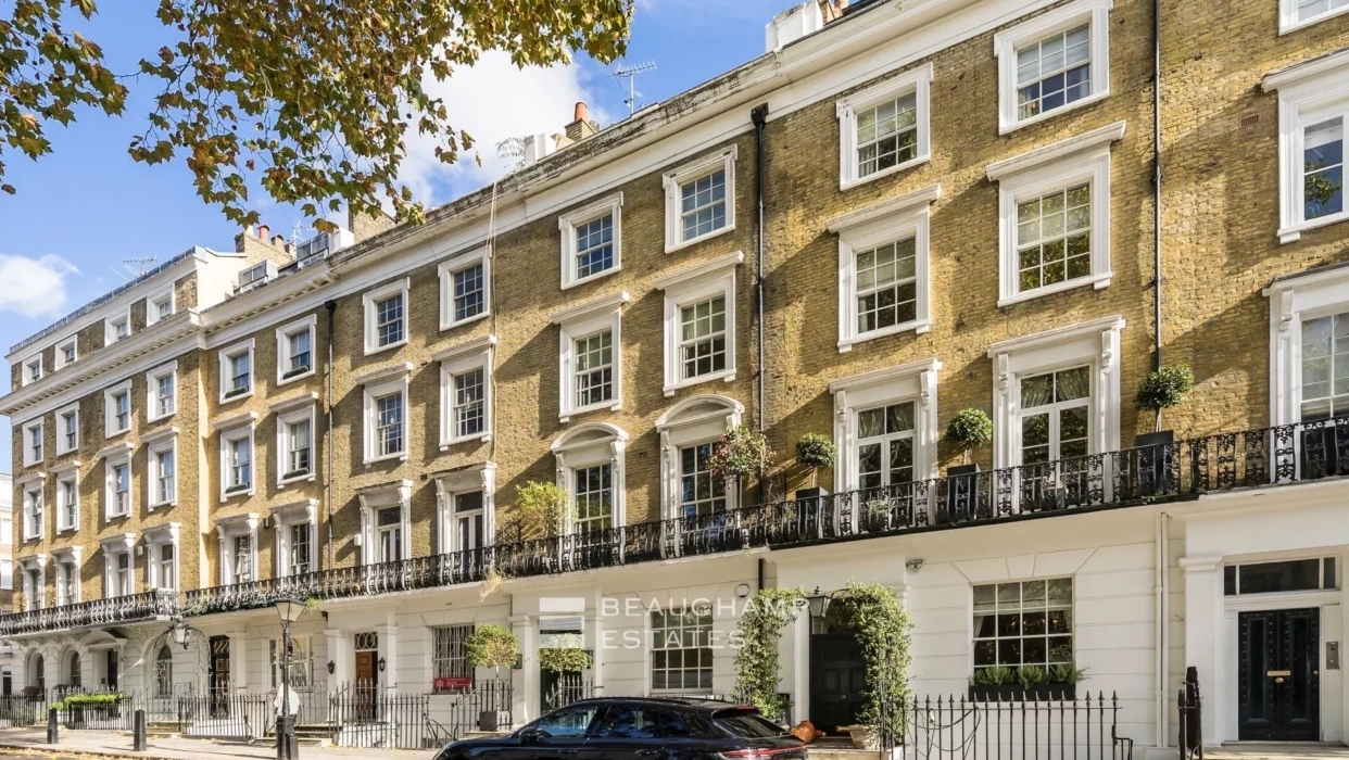 A stylish terrace house ideally located in Knightsbridge 2024