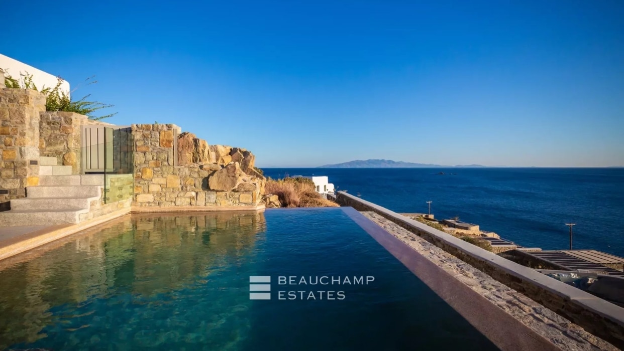 Villa Blue Coral | A beautiful villa overlooking the sea 2024