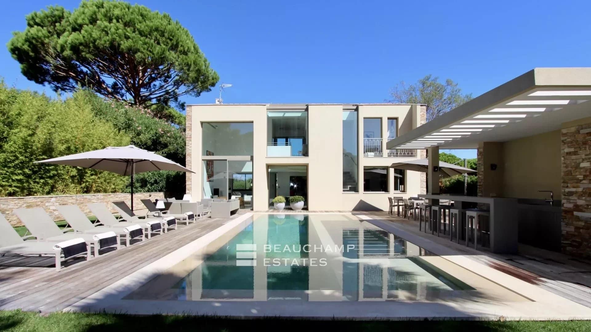 Sublime contemporary villa within walking distance of the center of Saint-Tropez 2024