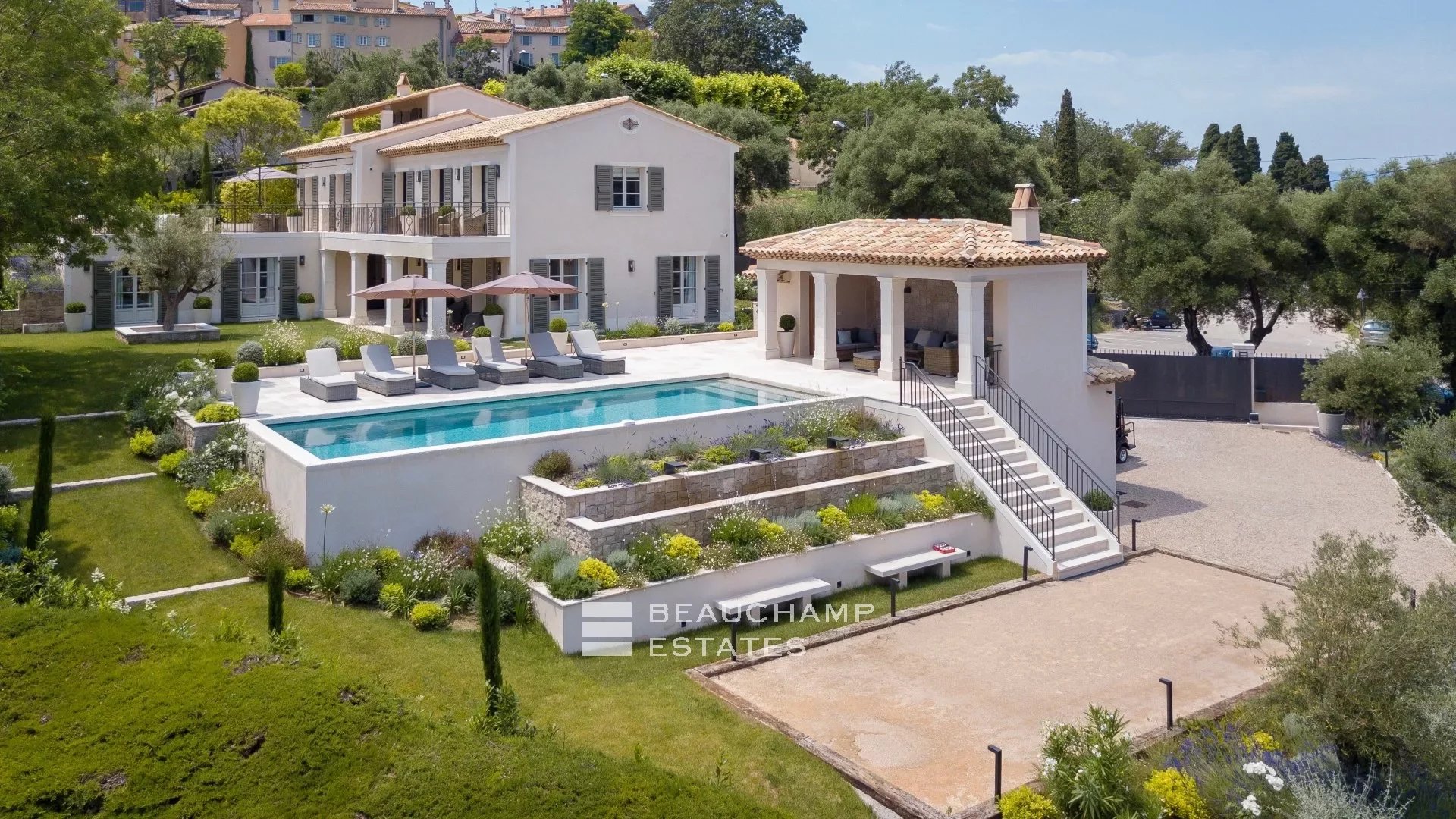 Magnifique villa provençale haut standing de 5 chambres à pied du village de Mougins 2024