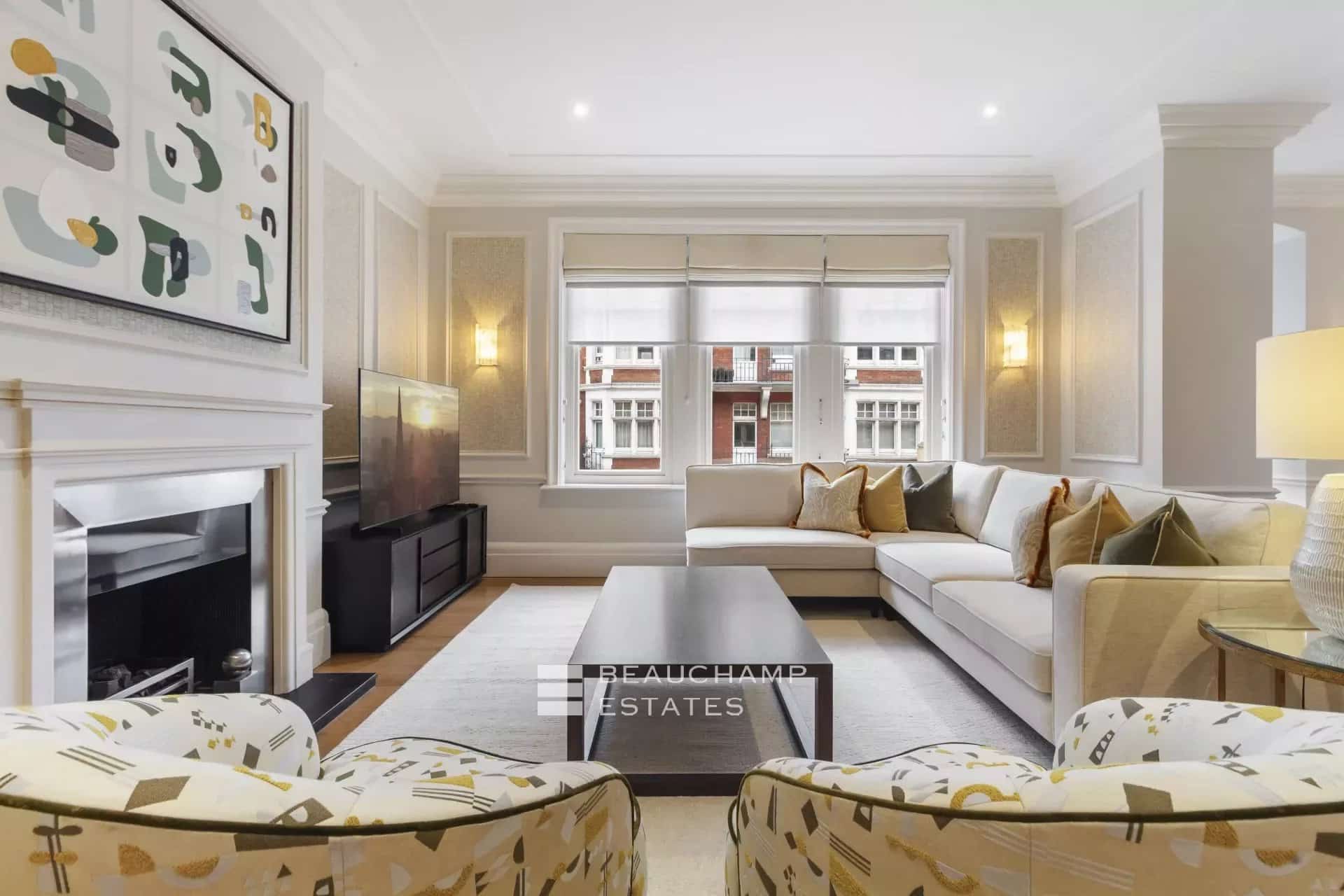 A contemporary, fully furnished apartment a short walk from Hyde Park. 2024