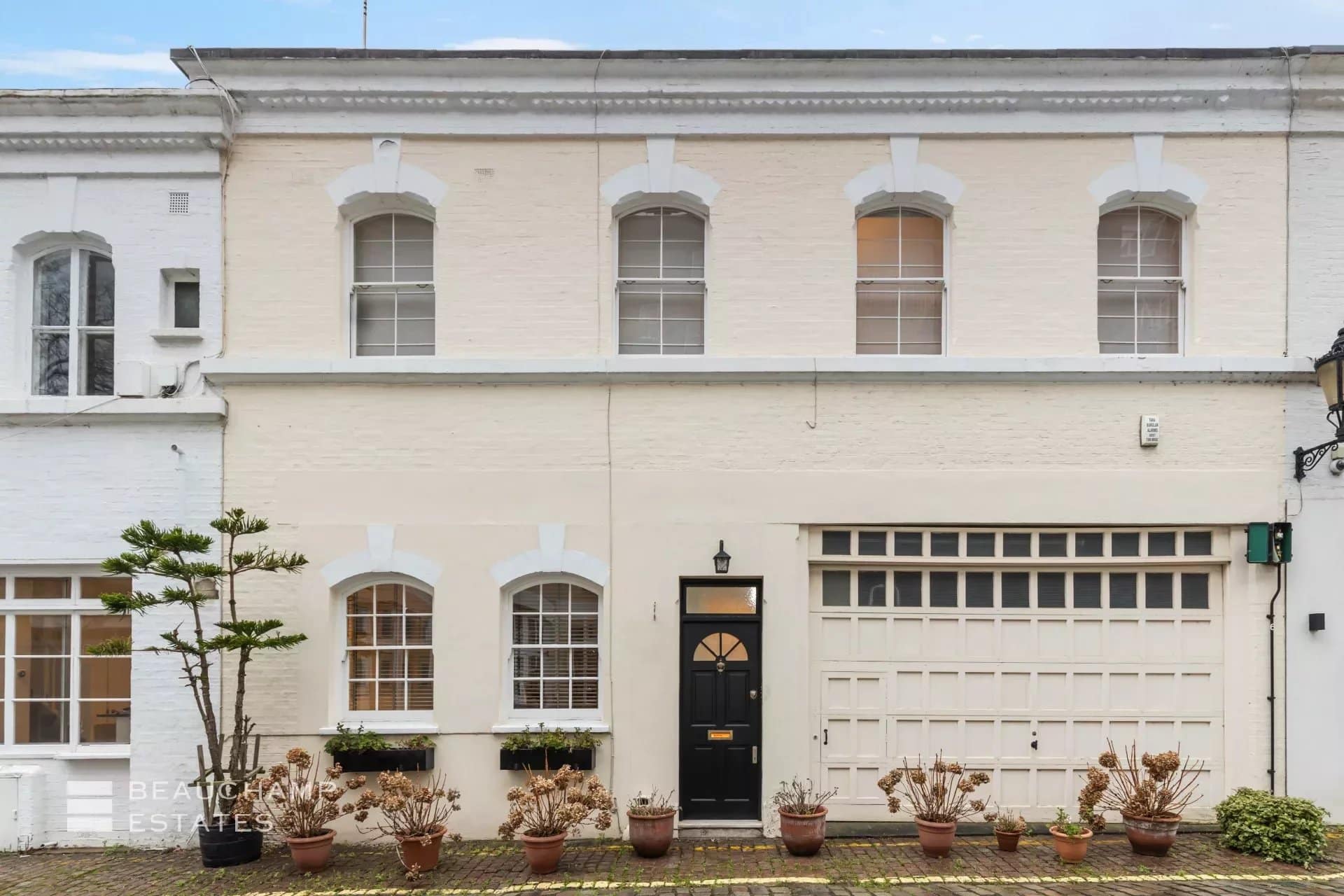 A charming two bedroom mews house minutes from Hyde Park 2024