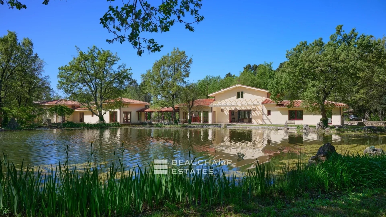 Domaine de Prestige avec Villa et Dépendance à Montauroux 2024