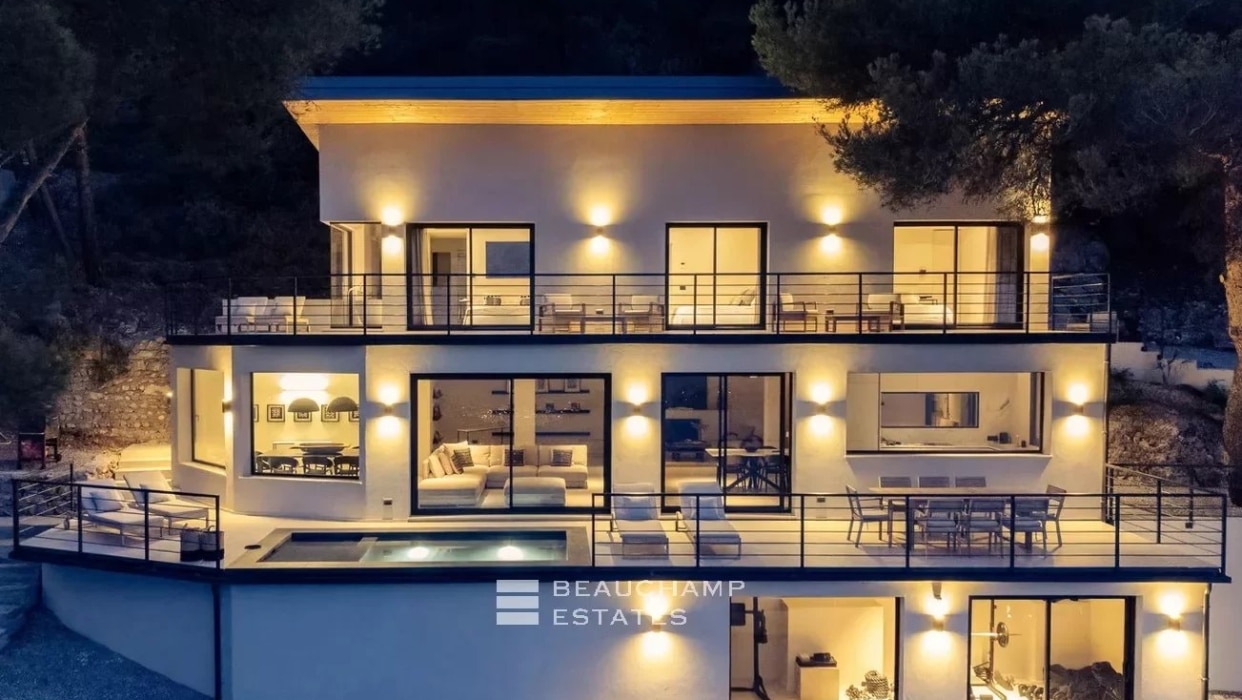 Elegant classic villa with 4 bedrooms in Villefranche-sur-Mer 2024