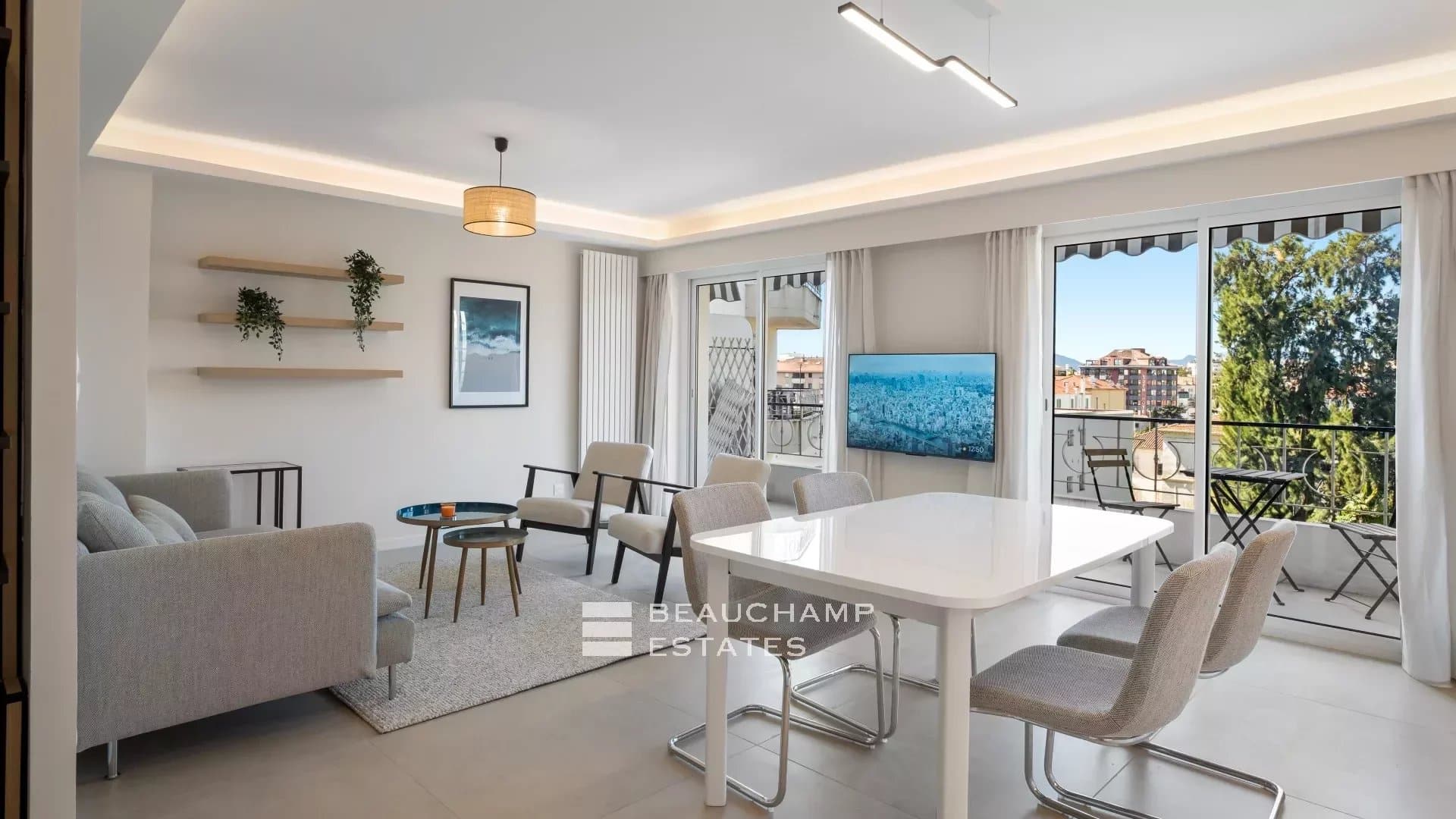 Bel appartement rénové de 2 chambres et 2 salles de bain - Cannes centre 2024