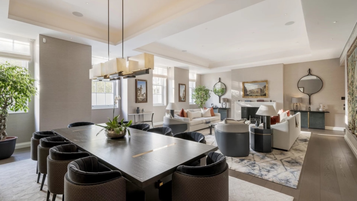 An impeccable triplex in Grosvenor Square inspired by Ian Fleming's famous spy. 2025