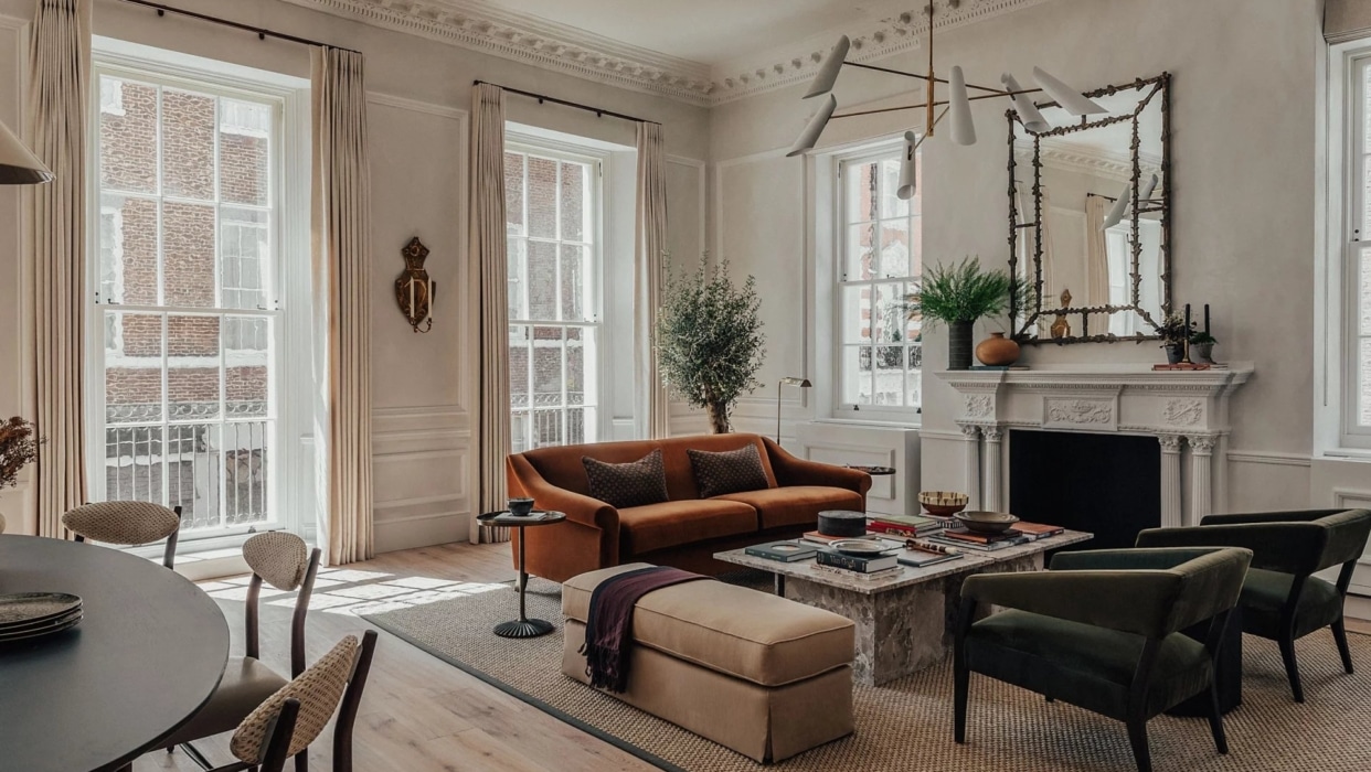 A two bedroom lateral apartment set within a new development within two grand Georgian buildings. 2025