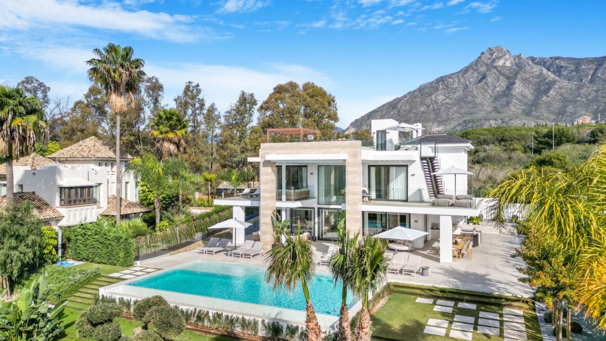 Contemporary Villa 2025