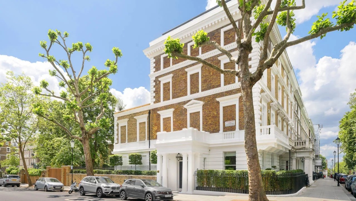 A beautifully presented end of terrace house positioned on the corner of Ladbroke Terrace and Ladbroke Square. 2025