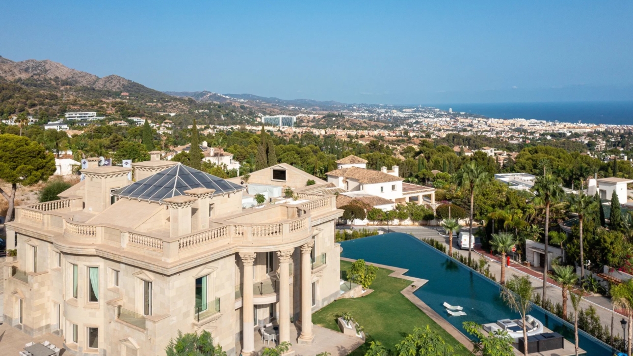 Luxury mansion with Sea Views 2025