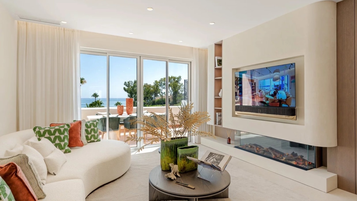 Penthouse with Panoramic Sea Views 2025