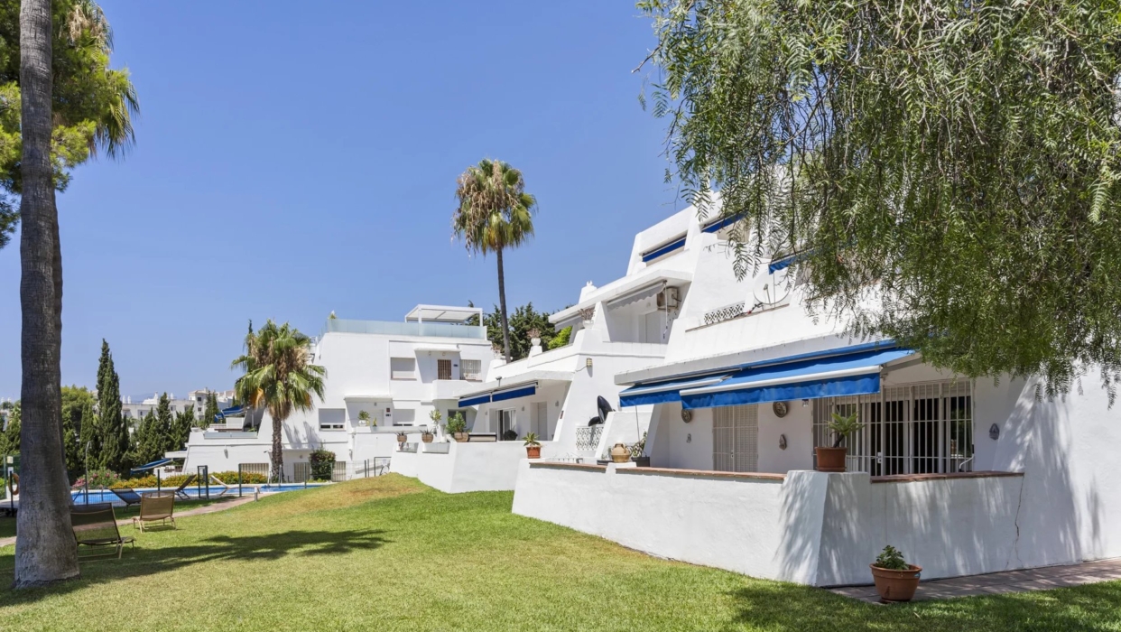 Luxury Apartment with Pool Access 2025