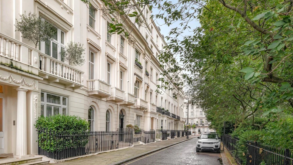 Duplex apartment on Wilton Crescent with private patio 2025