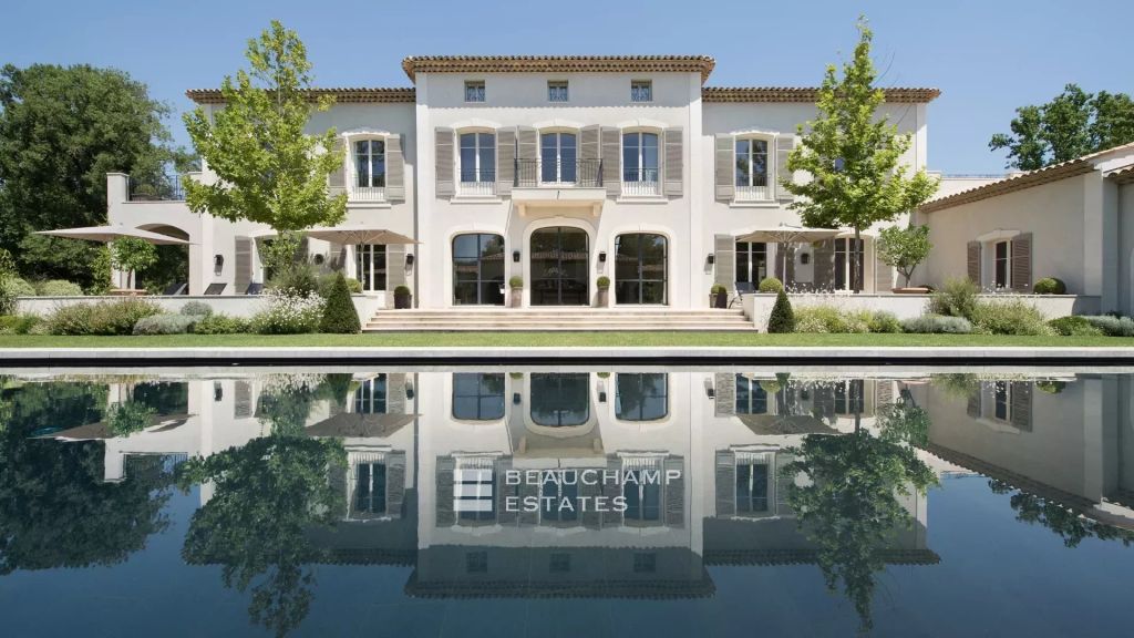 Luxury 8-Bedroom Property with Entertainment Room, Cinema, Wine Cellar, Spa, and Golf View in the Heart of the Exclusive Terre Blanche Estate