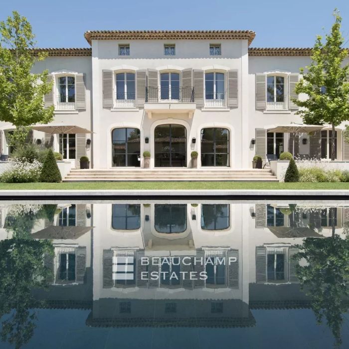 Luxury 8-Bedroom Property with Entertainment Room, Cinema, Wine Cellar, Spa, and Golf View in the Heart of the Exclusive Terre Blanche Estate