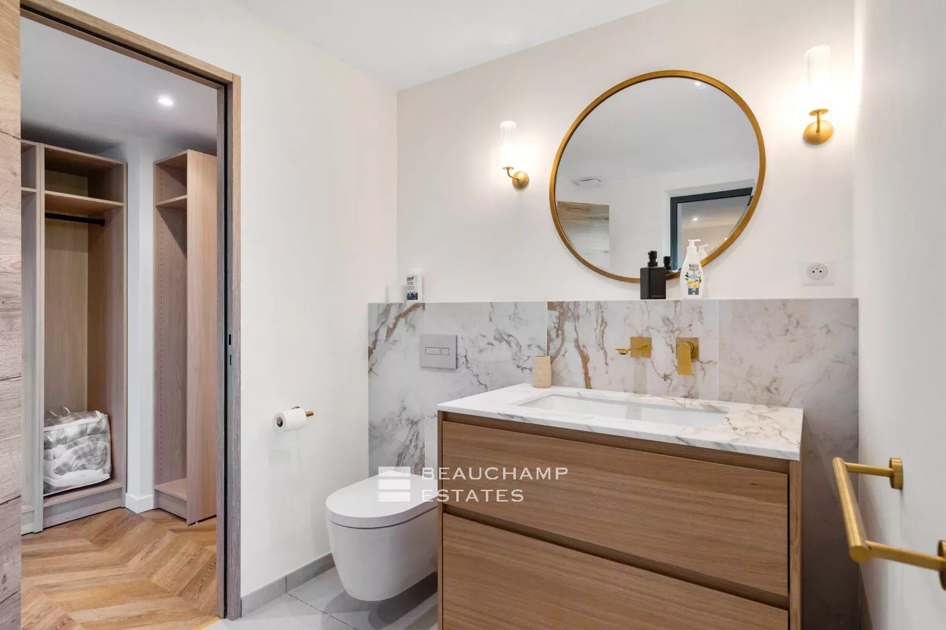 Villa Art Déco fraîchement rénovée avec une magnifique vue mer Newly renovated Art Deco villa with magnificent sea view