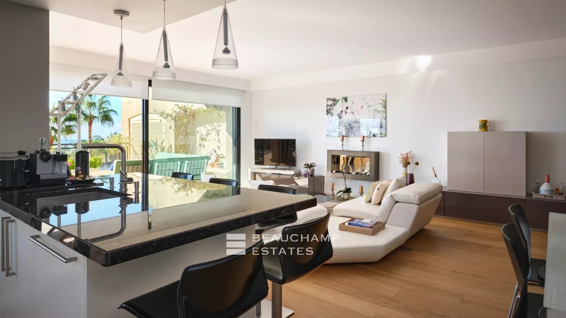 Magnifique appartement 3 chambres avec vue mer, Piscine et Tennis Magnificent 3 bedroom apartment with sea view – Swimming pool and Tennis