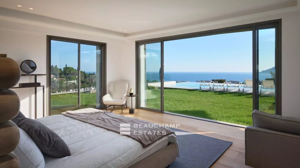 Cannes – contemporary villa with panoramic sea views
