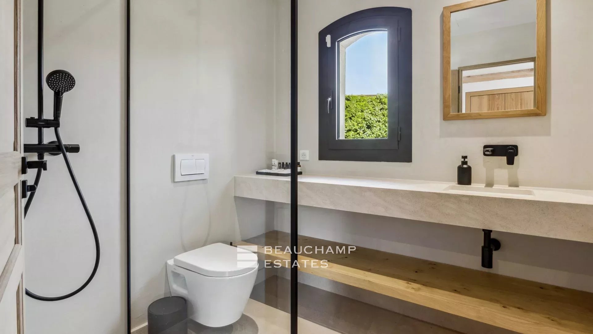 5-bedroom neo-Provencal villa in Opio 5-bedroom neo-Provencal villa in Opio