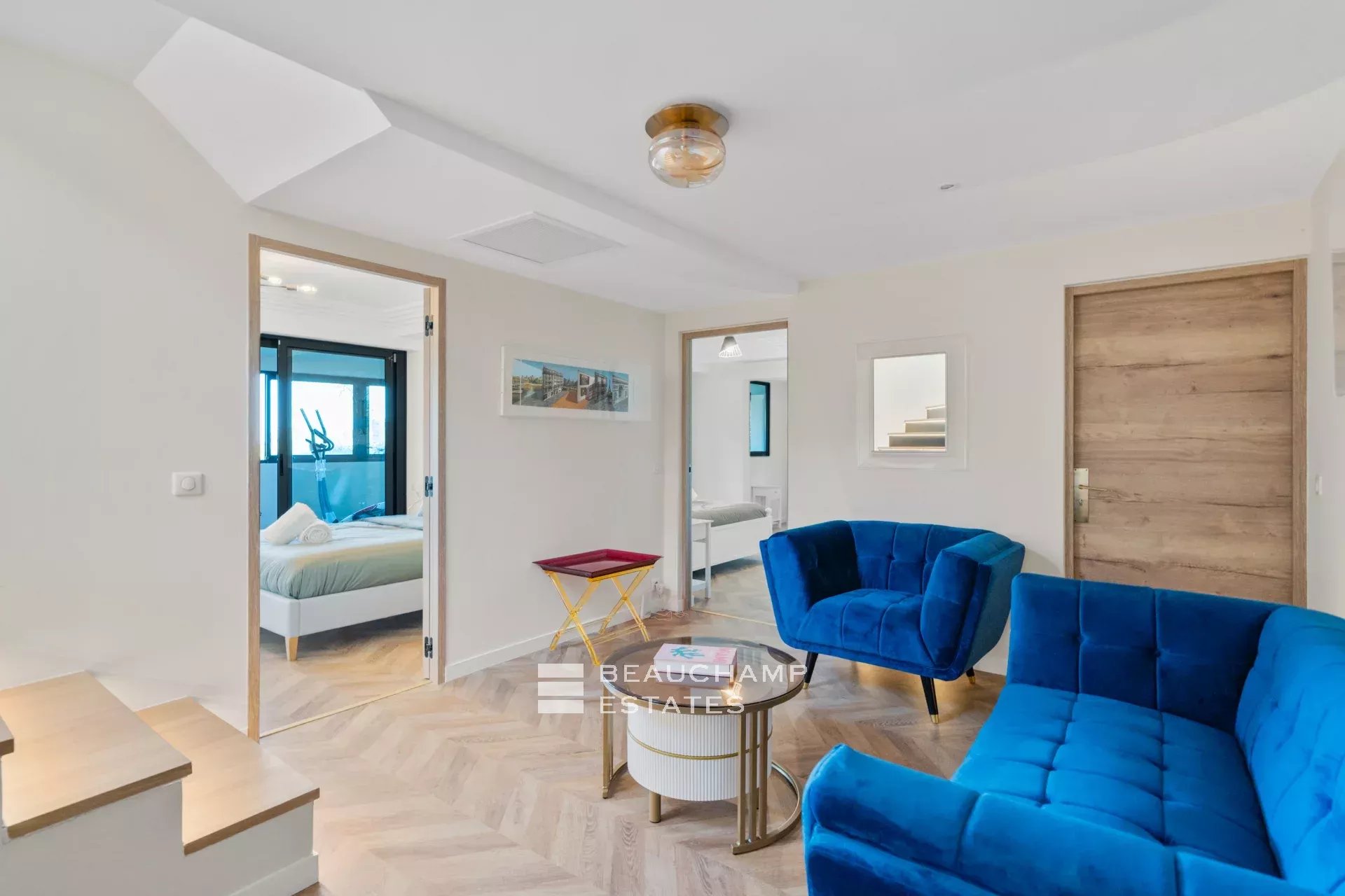 Villa Art Déco fraîchement rénovée avec une magnifique vue mer Newly renovated Art Deco villa with magnificent sea view