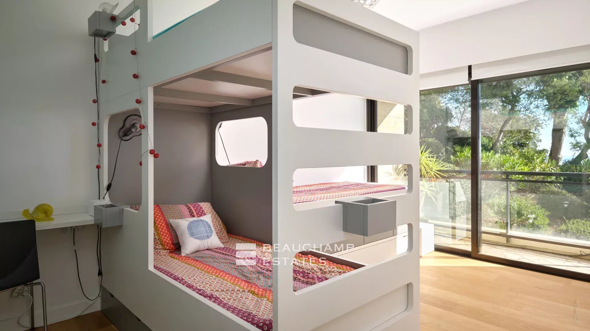 Magnifique appartement 3 chambres avec vue mer, Piscine et Tennis Magnificent 3 bedroom apartment with sea view – Swimming pool and Tennis