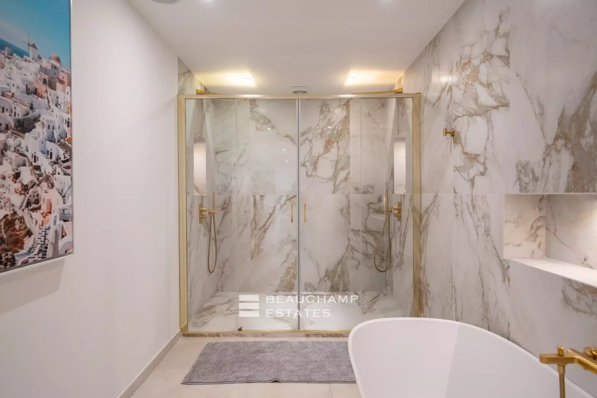 Villa Art Déco fraîchement rénovée avec une magnifique vue mer Newly renovated Art Deco villa with magnificent sea view