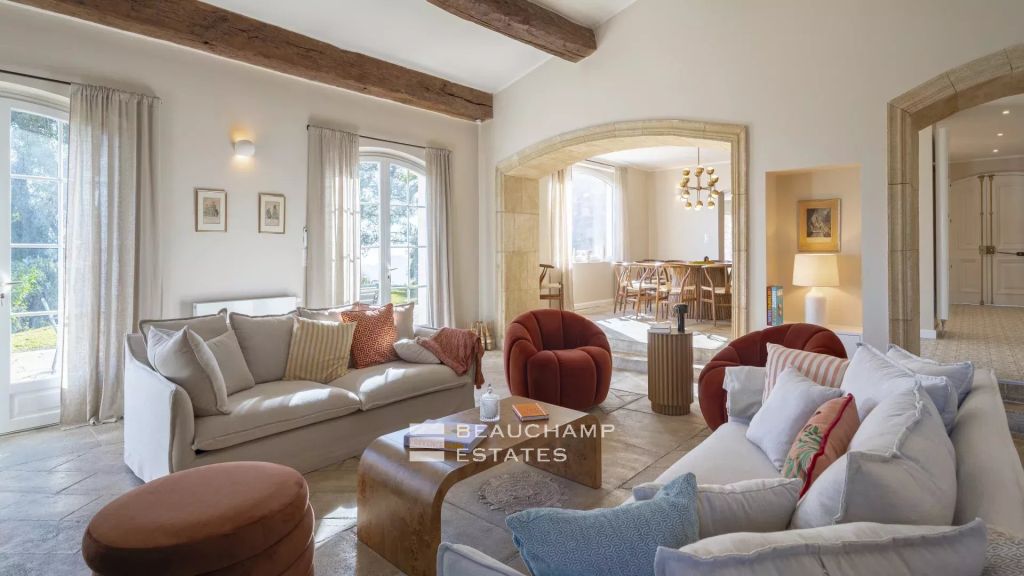 Provençal villa on the hills of Mandelieu with stunning sea view