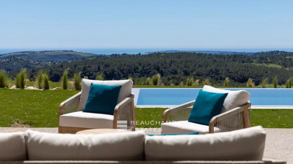 Roquefort-les-Pins – New Contemporary Villa with Exceptional Sea Views