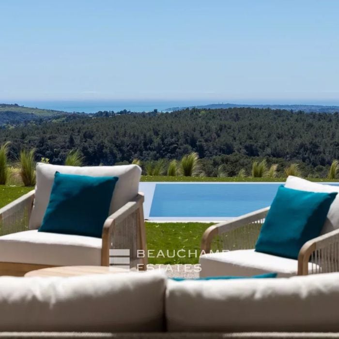 Contemporary 6 bedrooms Villa with Exceptional Sea Views in Roquefort-les-Pins