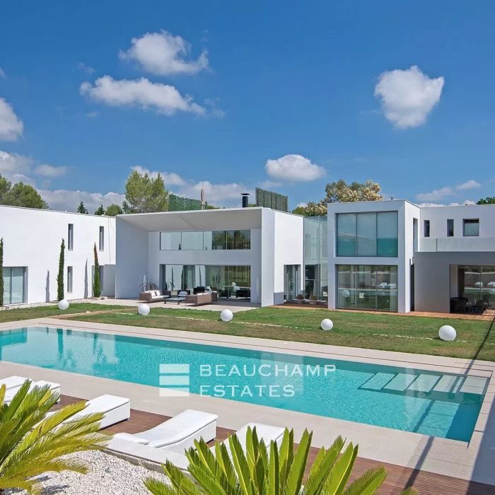 Villa moderne de 5 chambres située au coeur d&rsquo;un domaine privé à proximité du village de Mougins