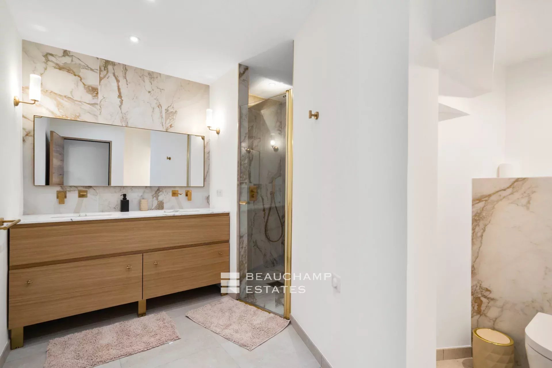 Villa Art Déco fraîchement rénovée avec une magnifique vue mer Newly renovated Art Deco villa with magnificent sea view