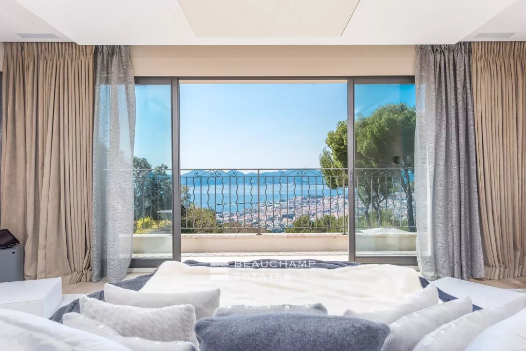 Beautiful modern villa with 6 bedrooms in the hills of Super Cannes