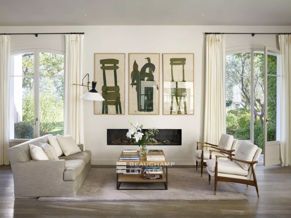 Luxury 8-Bedroom Property with Entertainment Room, Cinema, Wine Cellar, Spa, and Golf View in the Heart of the Exclusive Terre Blanche Estate