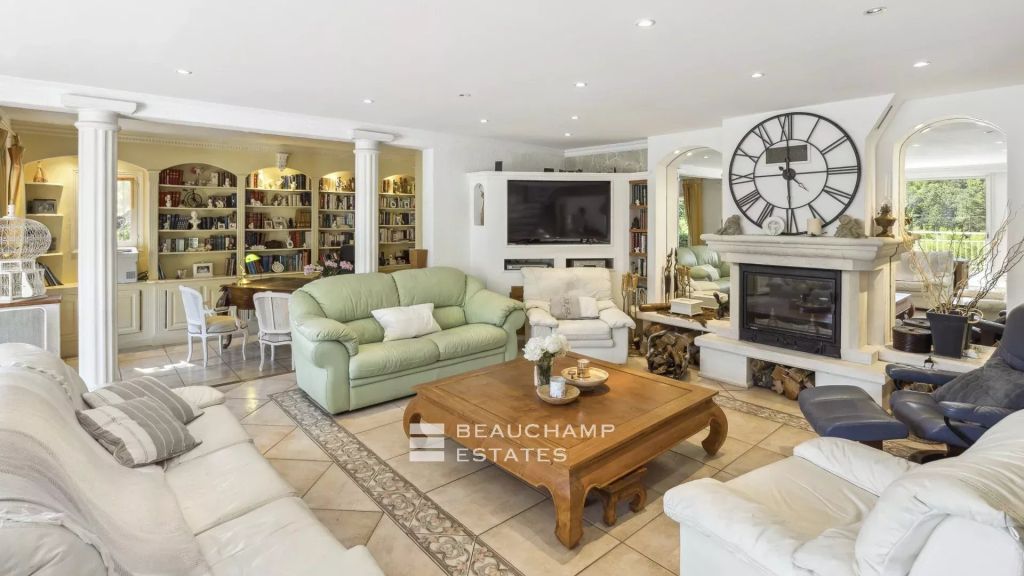 Family house – in a gated residential park 15 minutes from Mandelieu