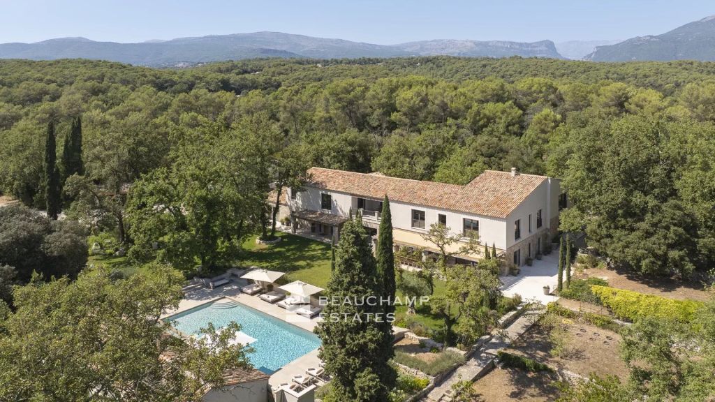 Exclusive – Gated estate with 12 bedrooms and swimming pool – Valbonne