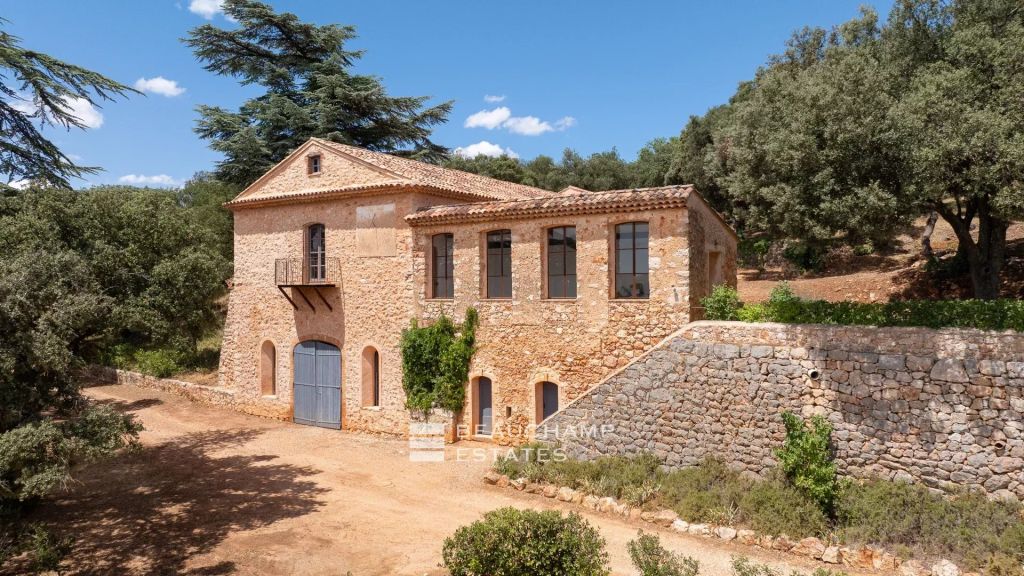 Château with vineyard estate