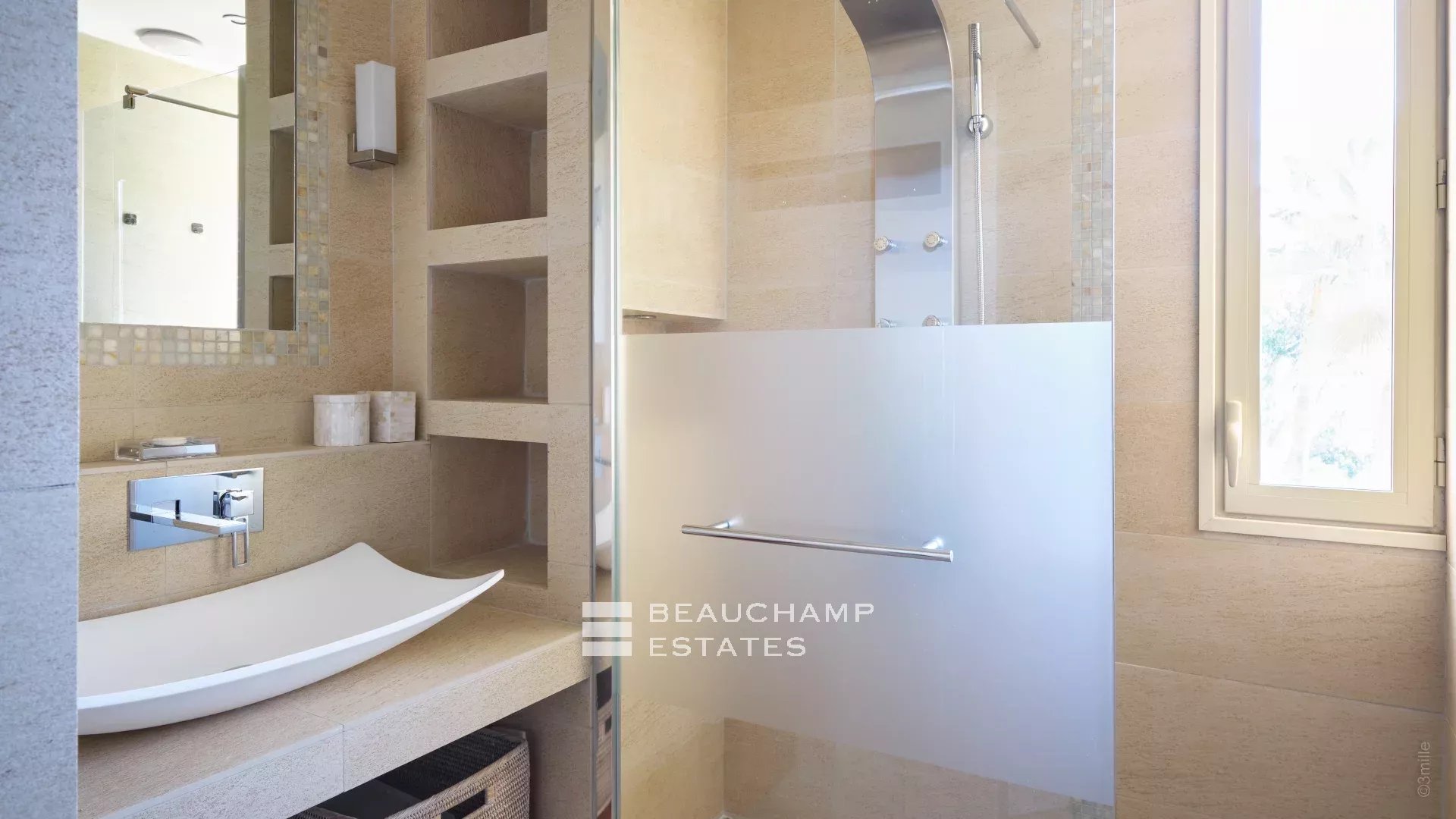 Magnifique appartement 3 chambres avec vue mer, Piscine et Tennis Magnificent 3 bedroom apartment with sea view – Swimming pool and Tennis