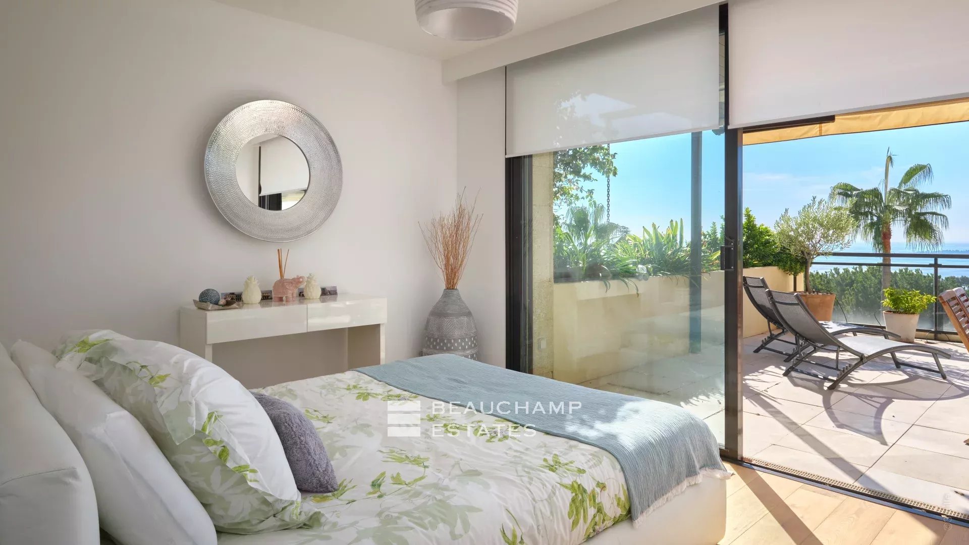 Magnifique appartement 3 chambres avec vue mer, Piscine et Tennis Magnificent 3 bedroom apartment with sea view – Swimming pool and Tennis