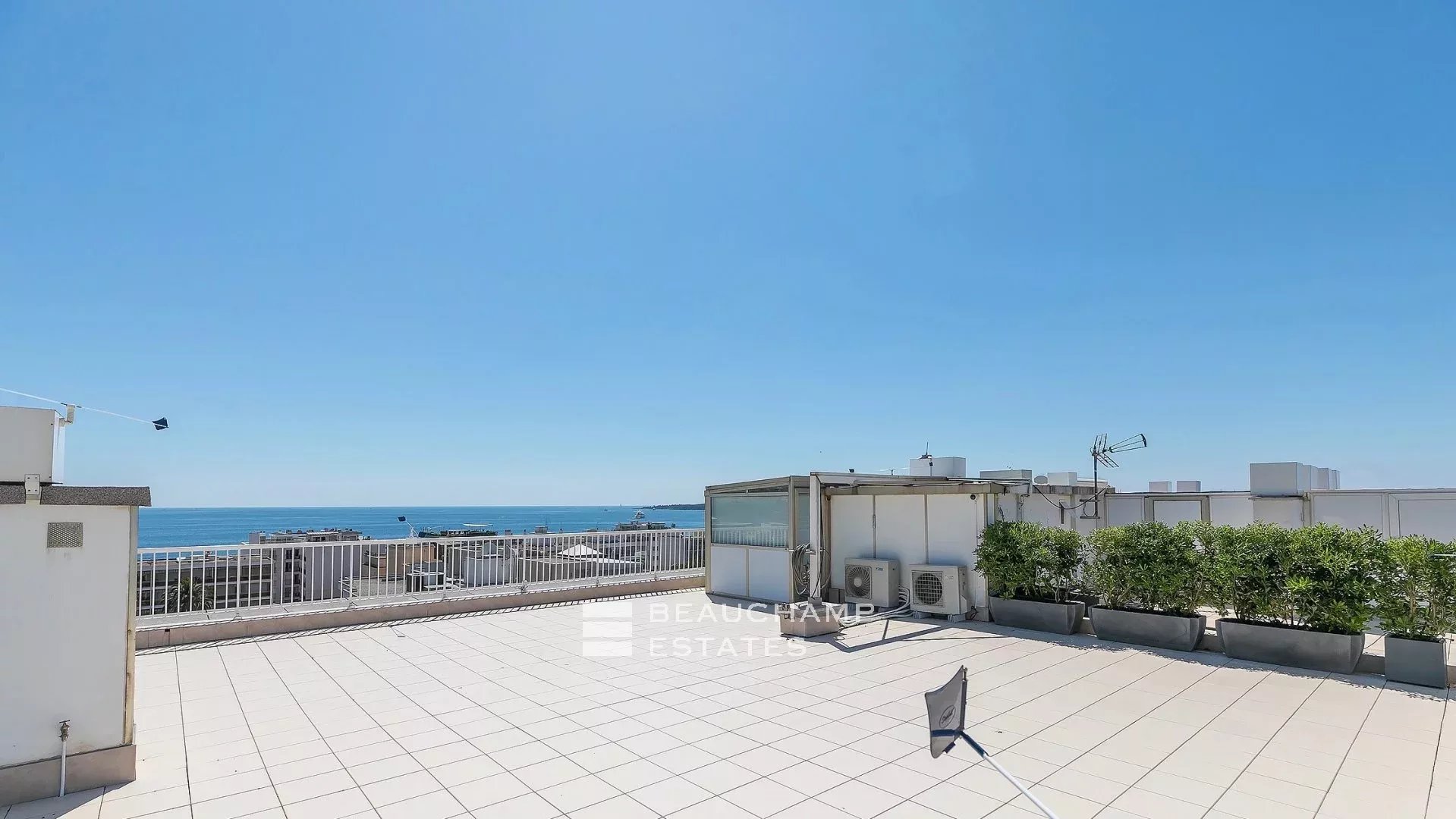 Cannes Palm Beach – Roof top apartment Cannes Palm Beach – Roof top apartment