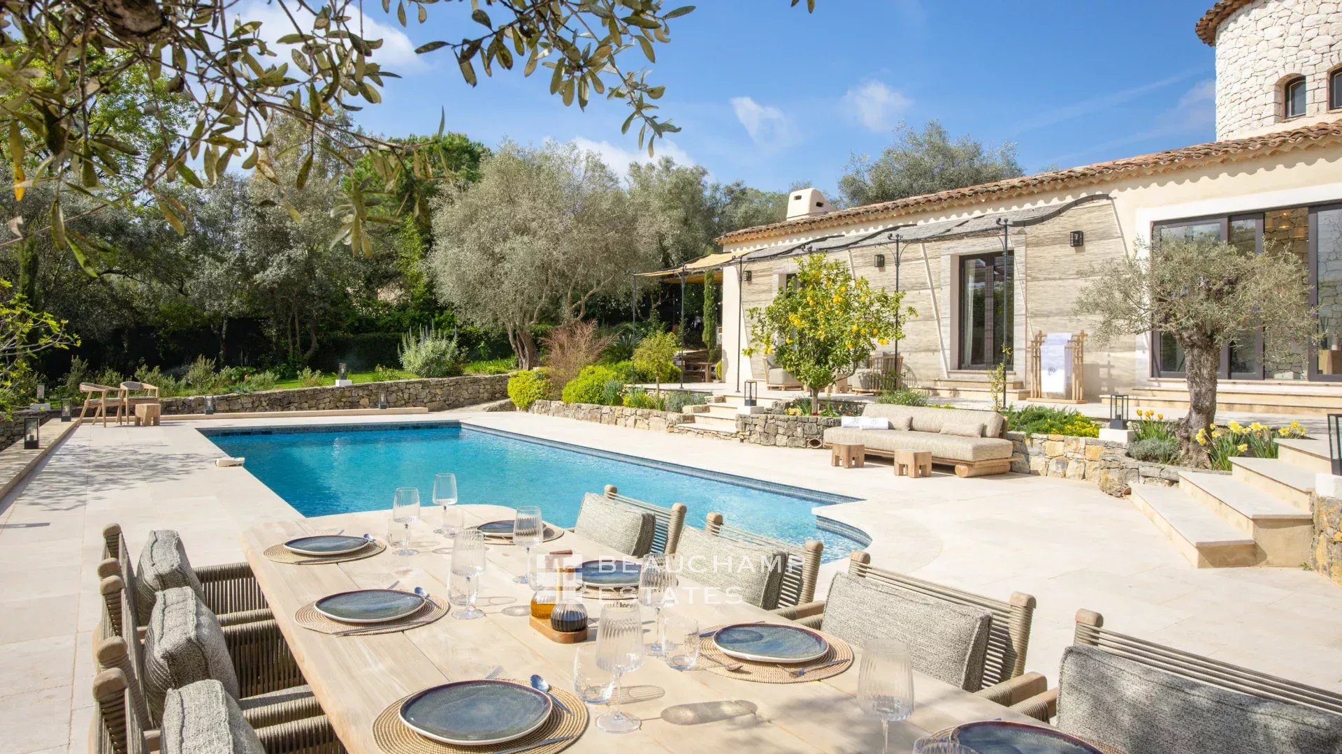 5-bedroom neo-Provencal villa in Opio 5-bedroom neo-Provencal villa in Opio