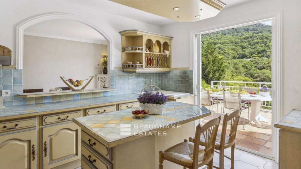 Family house – in a gated residential park 15 minutes from Mandelieu