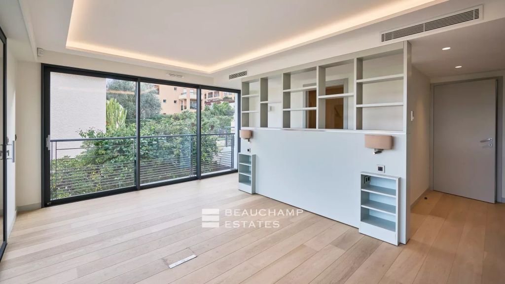 4-Bedroom Apartment with Private Garden and Swimming Pool