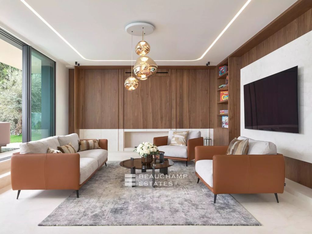 Villefranche-sur-Mer – Panoramic Sea View 5-Bedroom Villa with Pool and Spa