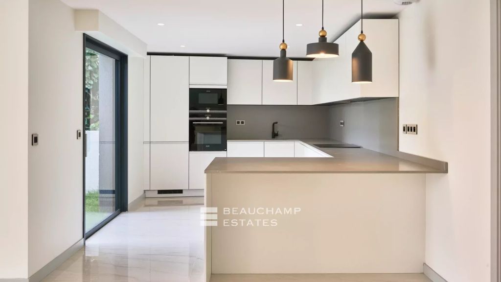 4-Bedroom Apartment with Private Garden and Swimming Pool