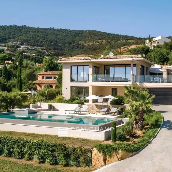 Exceptional modern villa with sea view in Beauvallon