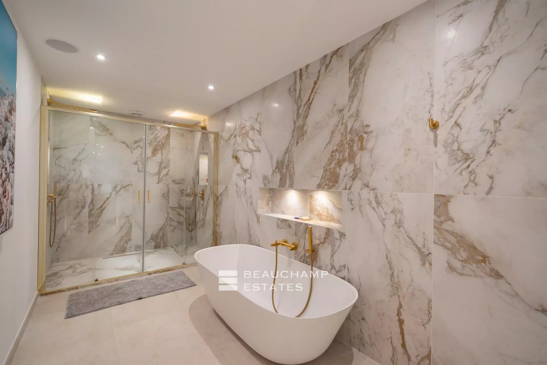 Villa Art Déco fraîchement rénovée avec une magnifique vue mer Newly renovated Art Deco villa with magnificent sea view