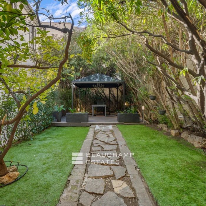 Cannes center – Superb fully renovated 2-room apartment